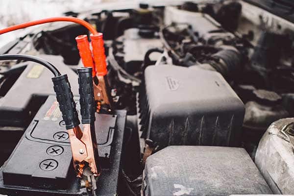 recharger une batterie de voiture