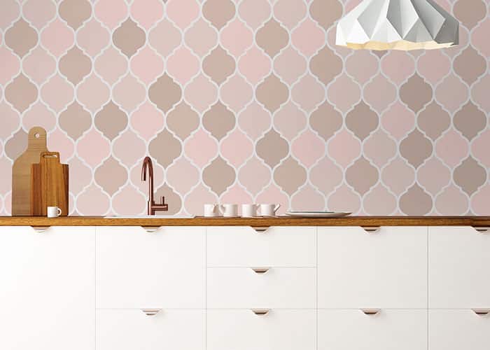 papier peint rose pour une cuisine moderne