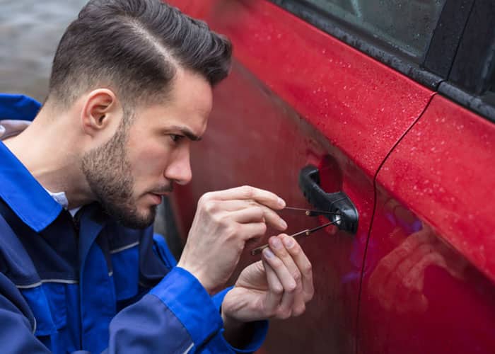 techniques pour ouvrir une porte de voiture
