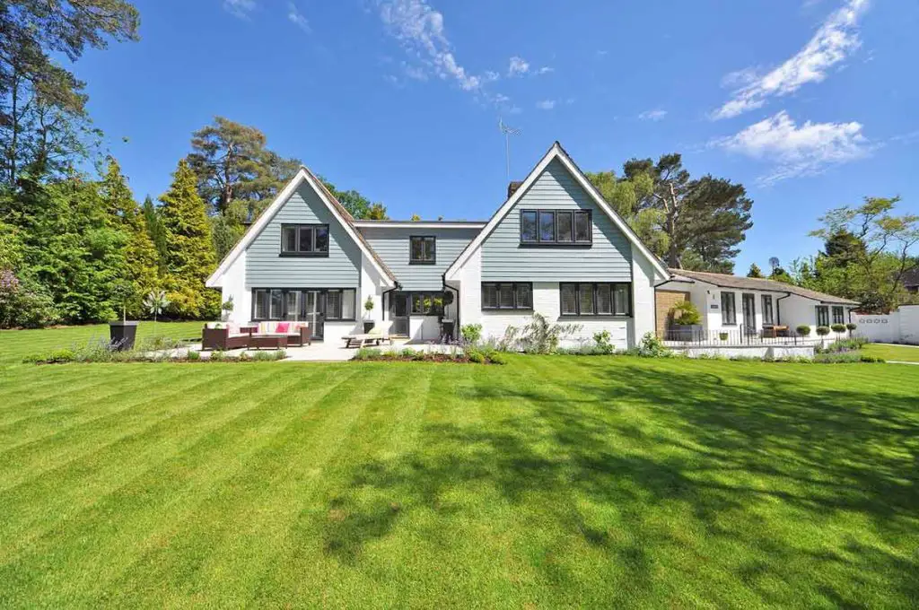 Chalet habitable clef en main : ce qu'il faut savoir pour réussir son