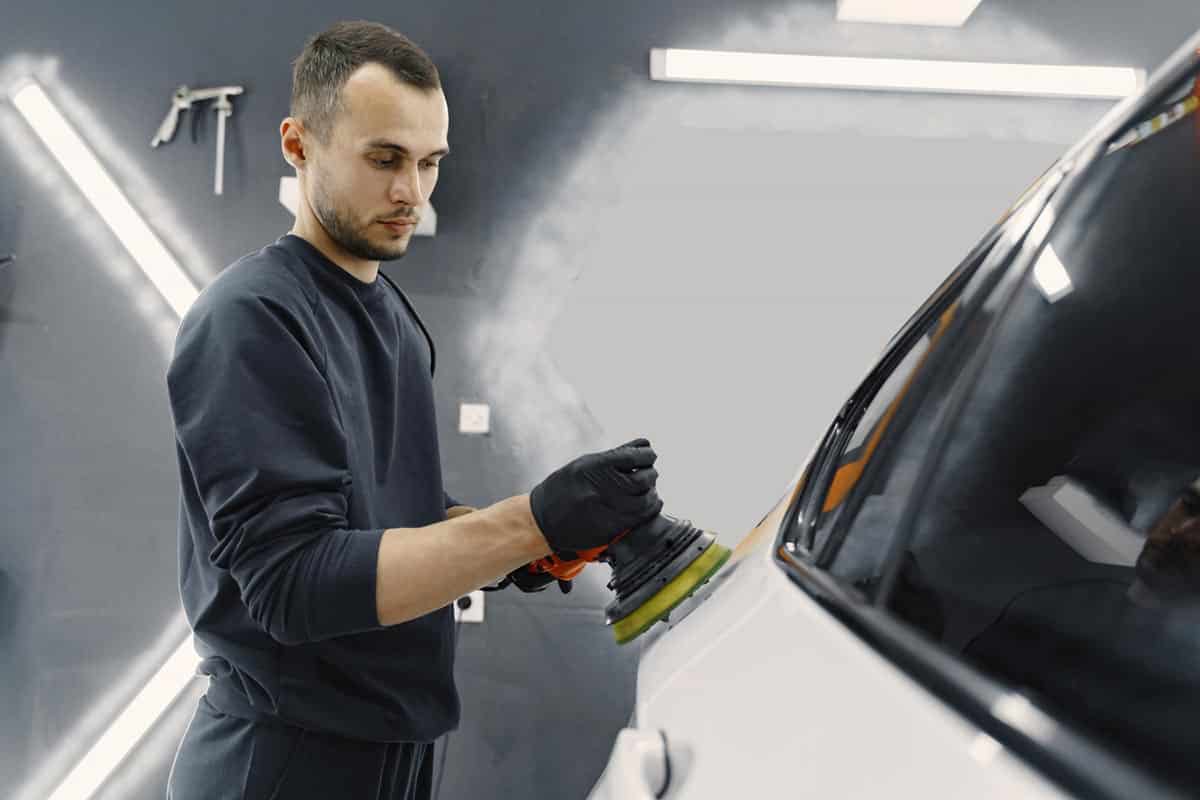 Le Polissage De Voiture