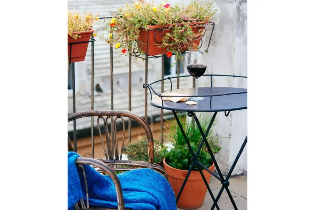 Découvrez 10 astuces pour créer un coin détente relaxant sur votre balcon