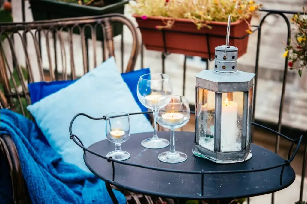 Découvrez 10 astuces pour créer un coin détente relaxant sur votre balcon
