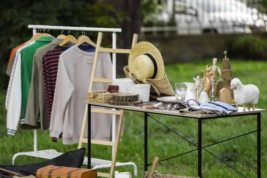 Guide pour organiser un vide-grenier réussi voici 10 conseils et astuces