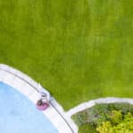 Jardin avec piscine