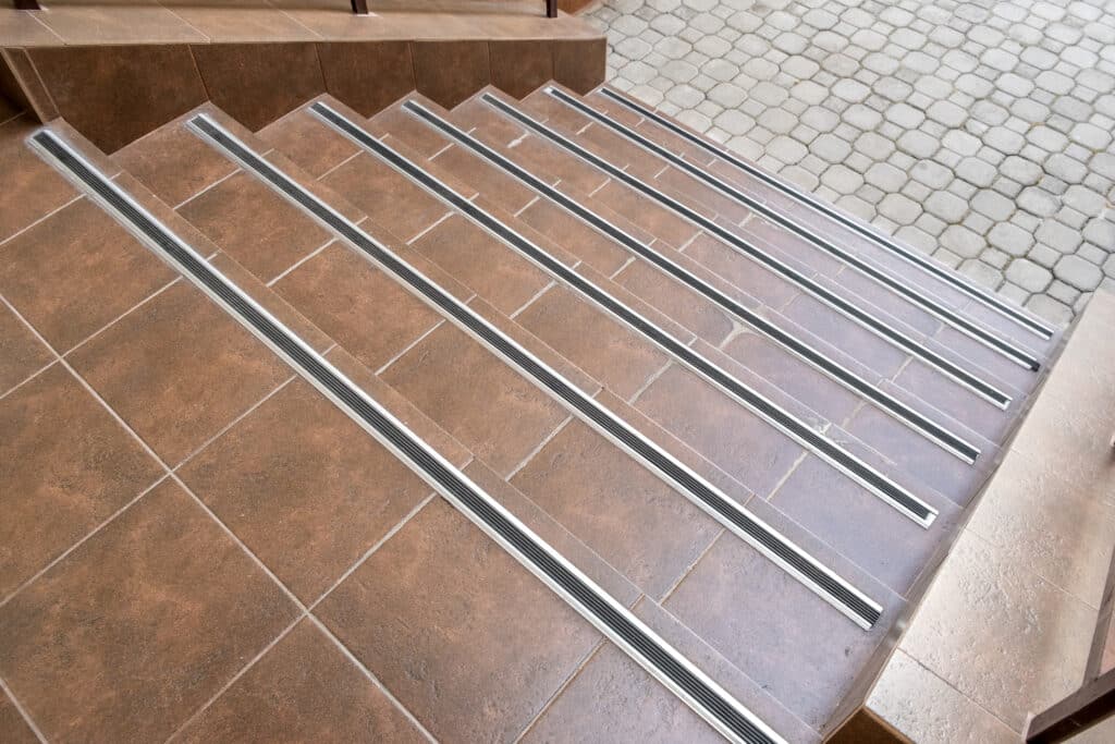 Escalier avec carrelage